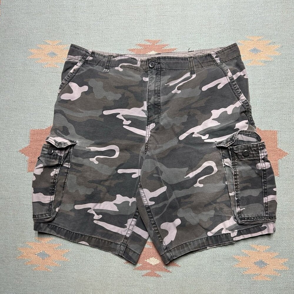 Faded glory camo cargo shorts wide leg baggy skater grunge y2k 40